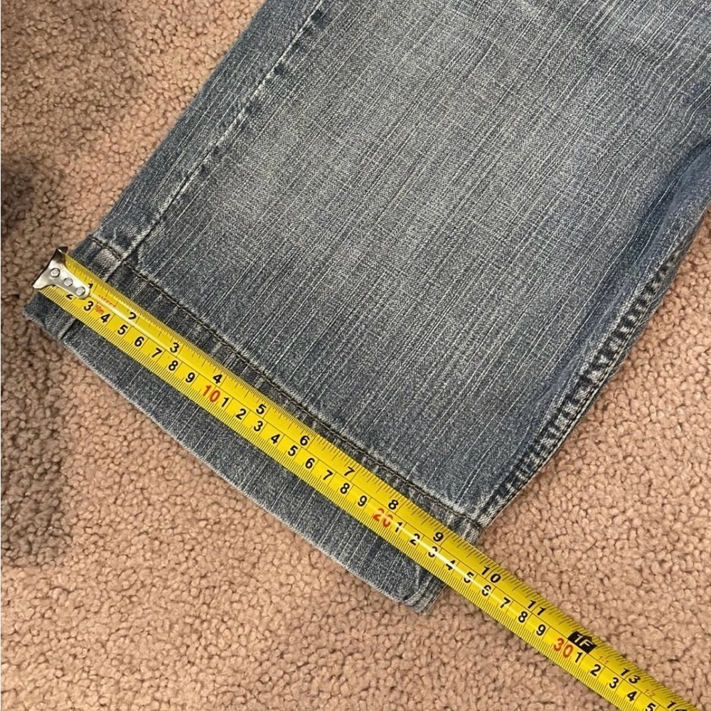 Authentic Trending LEVIS Low Rise Denim Bermuda Distressed Shorts - Picture 7 of 9